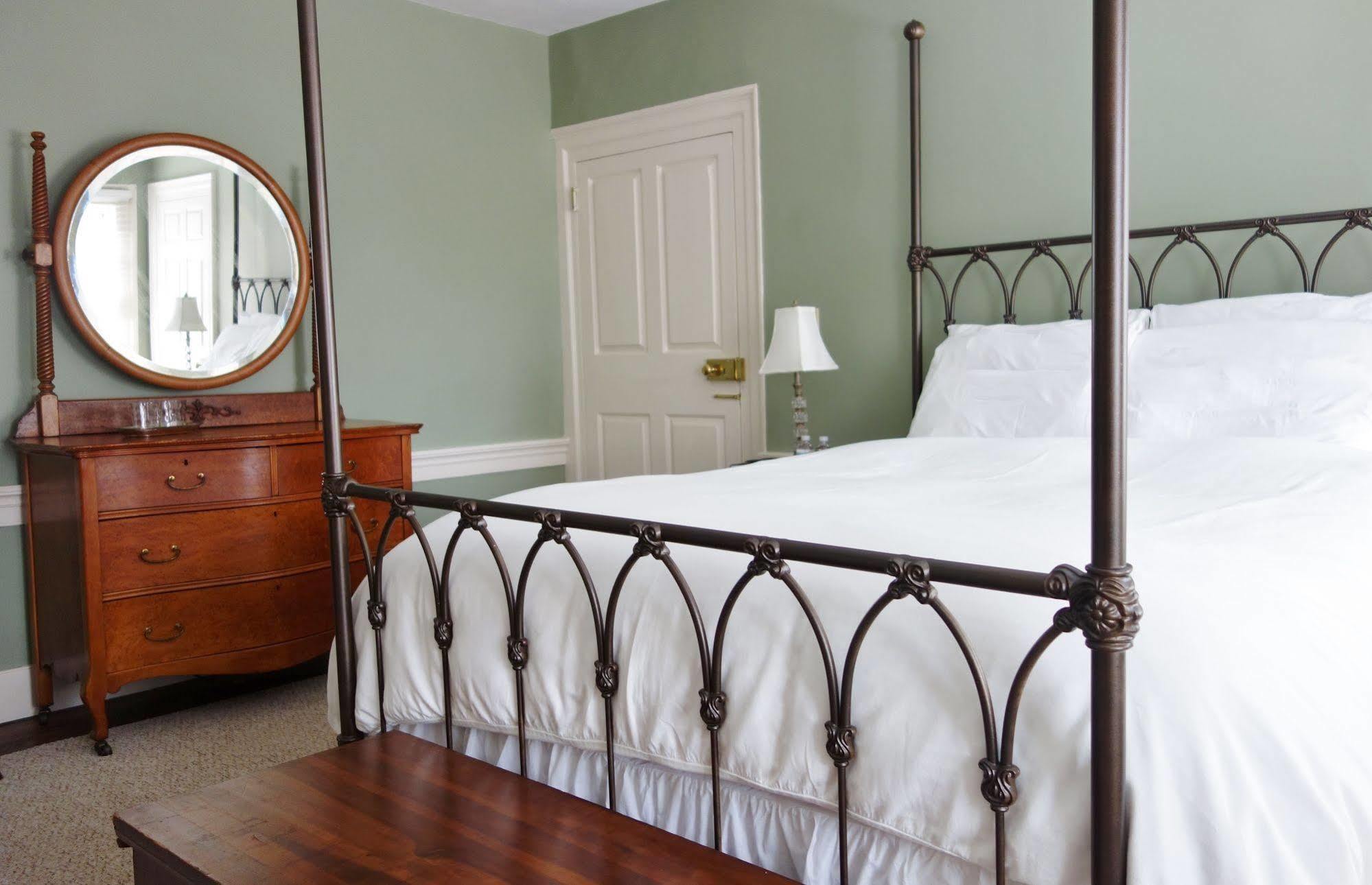 At Glencairn Bed & Breakfast 4*